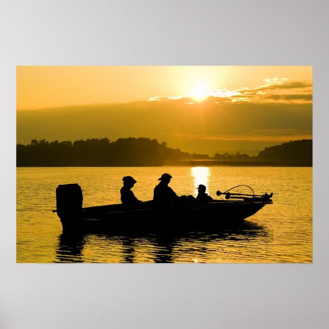 Boat vid Sunrise Poster (Framsidan)