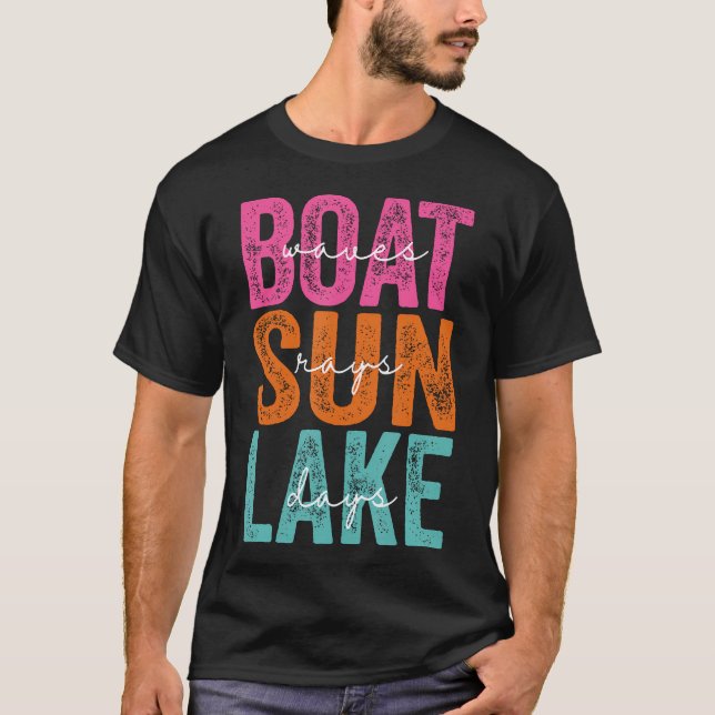 Boat Waves Sun Rays Lake Day Retro Summer Vacation T Shirt (Framsida)
