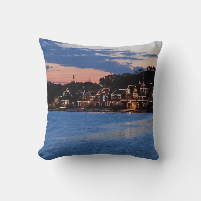 Boathouse Row i skymningen Kudde (Framsida)