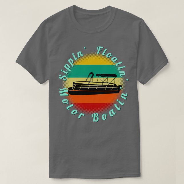 Boatin Pontoon Boat Retro Str T Shirt (Design framsida)