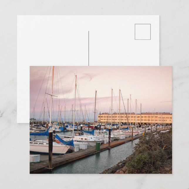 Boats i småbåtshamn vykort (Fram/baksida)