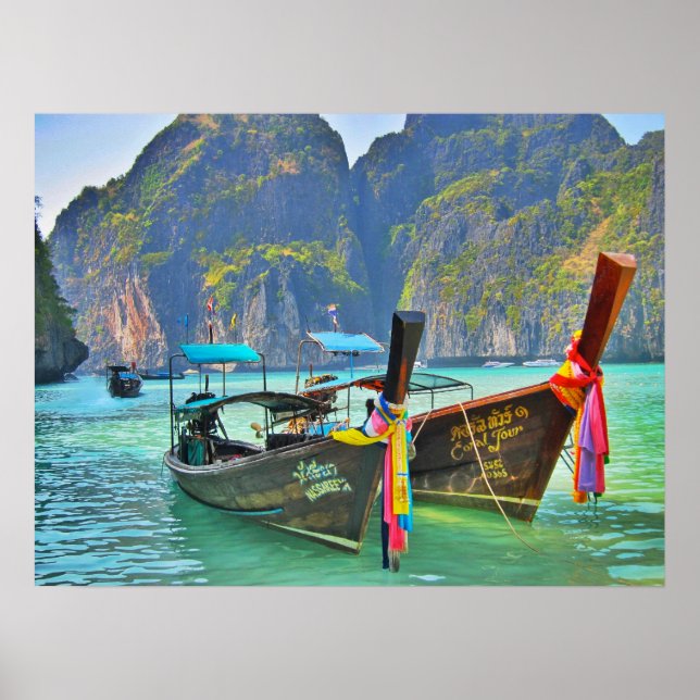 Boats in Maya Bay Poster (Framsidan)