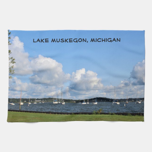 Boats vid Sjö Muskegon Kökshandduk (Horisontell)