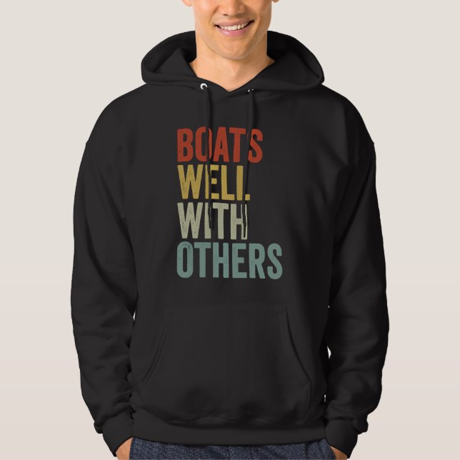 Boats Well with Others  Boating Vacation Hoodie (Framsida)
