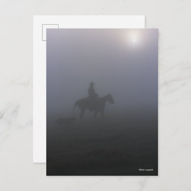 Bob Langrish | Cowboy Riding in Mist with Hund Vykort (Fram/baksida)
