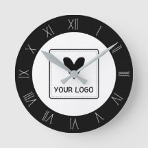 Bobby Pin Roman Numerals Hair Salon Din Logotyp