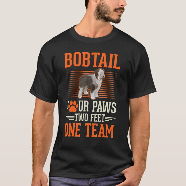 Bobtail fyra tass två fot ett team Bobtail T Shirt (Framsida)