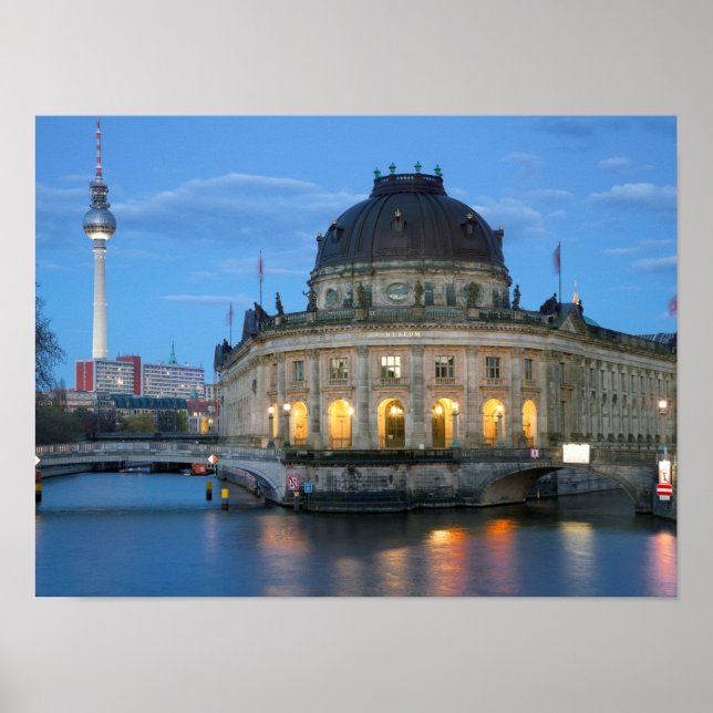 Bode Museum och Fernsehturm i Berlin Poster (Framsidan)