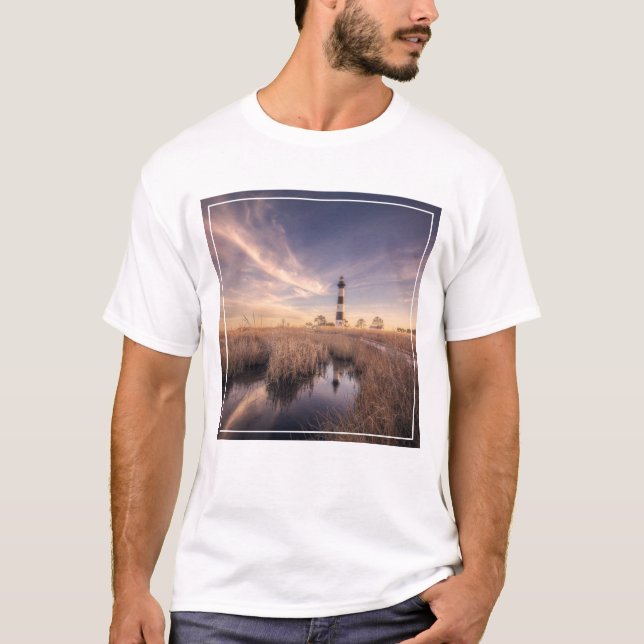 Bodie Island fyr vid Sunset Tee Shirt (Framsida)