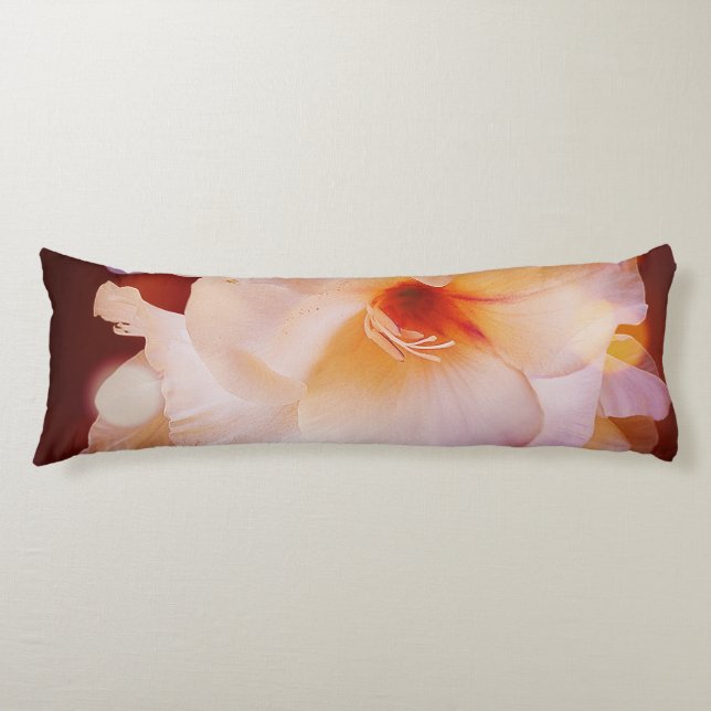 Body Pillow Sword Lily Red Bokeh Kroppskudde (Framsidan)