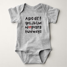 Bodysuit för hjärtaABC-baby