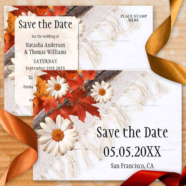 Bohemisk Chic Höst Spara Datum Postkort Meddelande Vykort (Save the Date postcard featuring colorful autumn leaves with daisy flowers on lace and rustic ivory)