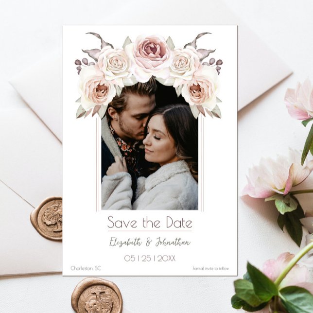 Bohemisk rosenbåge foto  spara datumet (Bohemian Rose Arch Photo Save the Date)