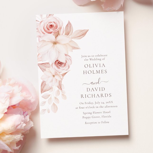 Bohemisk vit och rosa ros bröllopsinbjudan inbjudningar (Bohemian White and Pink Roses Wedding Invitation on a pastel pink table with pale pink peonies.)