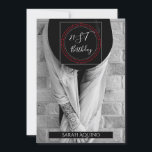 Bohemiskt kvinnor i hatt med tatuering 21:a födels inbjudningar<br><div class="desc">En verkligt unik bohemisk kvinna i hatt med tatuerad arm-konst, svart och vit pghotograf. En 21-årsdag (eller någon ålder) partiinbjudan till den unga höftindividualisten. Du kan byta ut bilden om du föredrar det mot en av dina egna genom att ta bort den och ladda upp den. Visa ett unikt kort...</div>