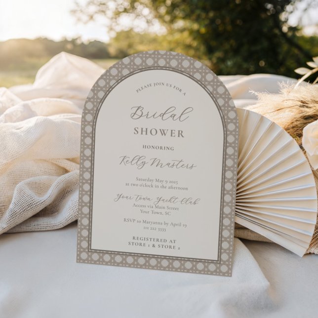 Bohemiskt Neutralt Vävd Bamboo-Möhippa Inbjudningar (Trendy rattan cane bamboo print bridal shower invitation with arch detail)
