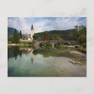 Bohinj sjö med kyrka i Slovenien Vykort