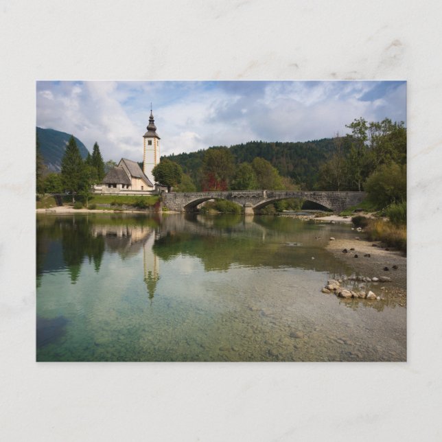 Bohinj sjö med kyrka i Slovenien Vykort (Framsida)