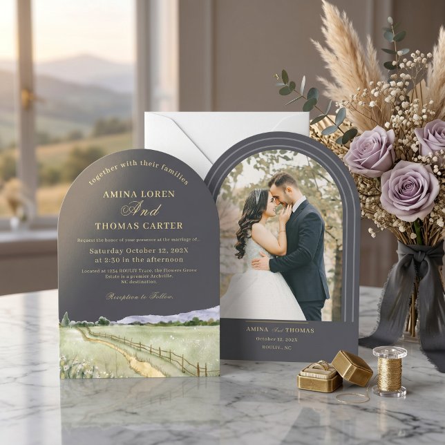 Boho Akvarell Berg Ark Foto Bröllop Minima Inbjudningar (Charcoal Frost | Boho Watercolor Mountain Arch Photo Wedding Minima Invitation)
