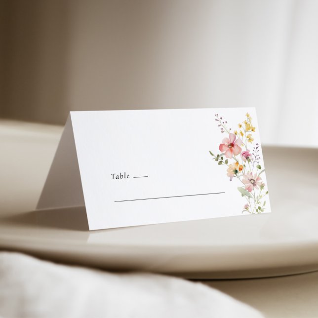 Boho äng vildblomma bröllopsplatskort placeringskort (Boho meadow wildflower wedding place card with pastel watercolor florals and airy minimal typography)