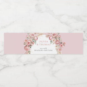 Boho arch peonies pampas eucalyptus vattenflaskor etikett