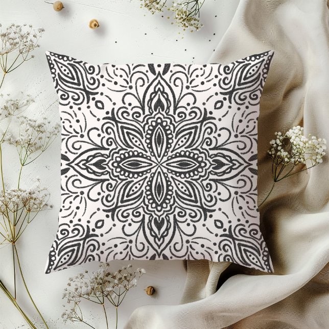 Boho Barrett Mandala eclipse black Kudde (Skapare uppladdad)