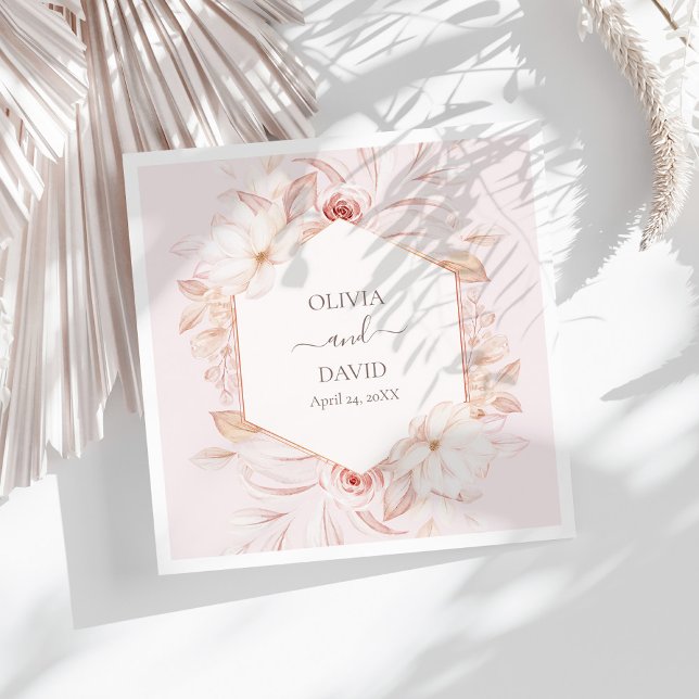 Boho blekrosa rosbröllopsservetter pappersservett (Boho Pale Pink Roses Wedding Napkins on a sunny white table.)