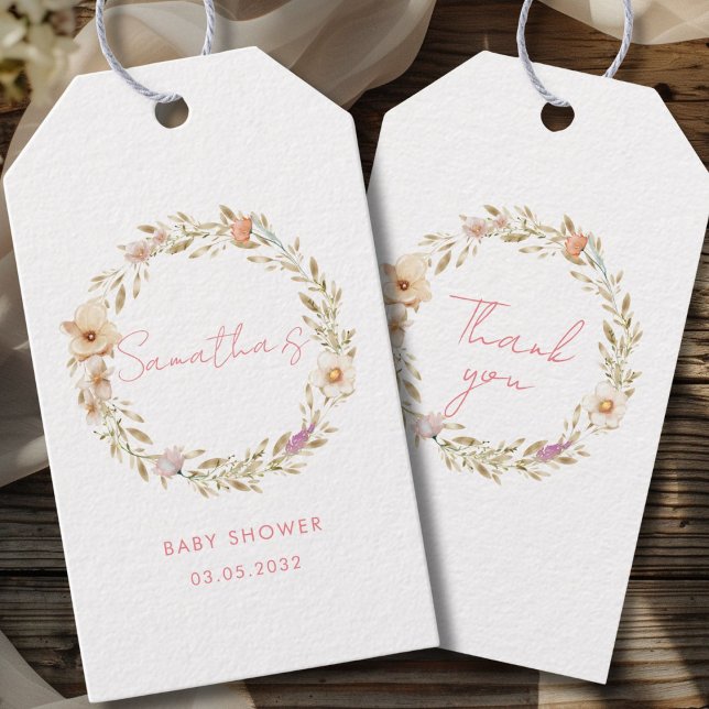 Boho Blommig Bebis Shower Presentetikett (Boho Flower Custom Baby Shower Gift Tags with your Name & Date. For Baby Girl & Baby Boy.)