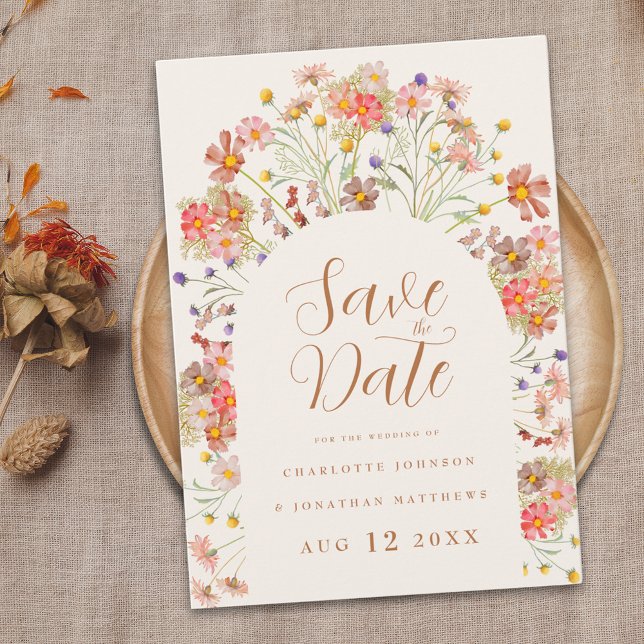 Boho Blommigt Arch Bröllop Spara Datumet (Elegant modern Boho wildflower floral arch fall wedding save the date script watercolor flowers)