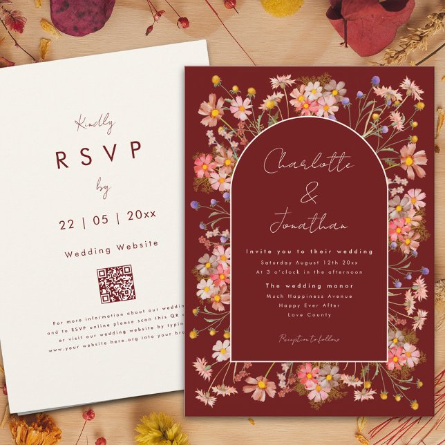 Boho blommigt Arch Terracotta Fall Wedding Inbjudningar (Wildflower arch boho script burgundy terracotta fall wedding invitation with qr code)