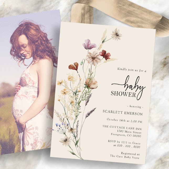 Boho Blommigt Baby Shower-inbjudan Inbjudningar (Boho Wildflower Floral Baby Shower Invitation with photo on the back by Painted Paperie
)