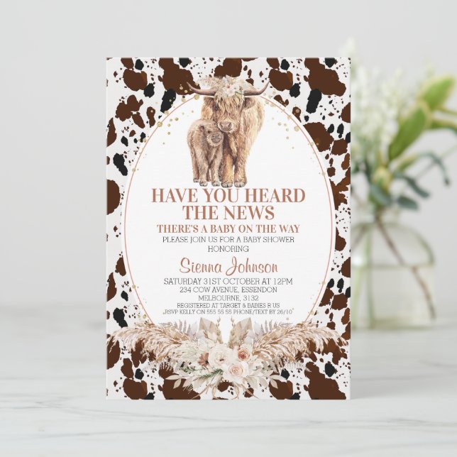 Boho Blommigt Highland Cow Calf Baby Shower Inbjudningar (Stående Fram)