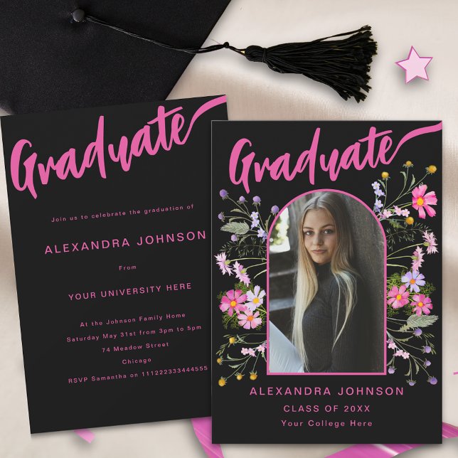 Boho Blommigt Photo Black and Rosa Script Grad Par Inbjudningar (Stylish boho floral graduate photo arch black and hot pink script Graduation party invitation)