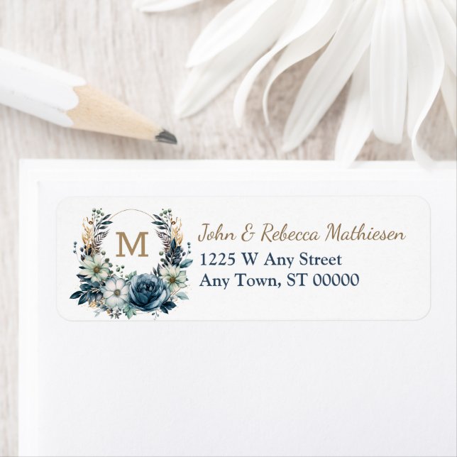 Boho Blue Blommigt Utandning Monogram Returadress Etikett (Insitu)