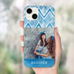 Boho Blue Watercolor Chevron | Monogrammat foto<br><div class="desc">Anpassningsbar med monogrammatiskt telefonfodral med en boho vattencolor chevron mönster i blått och vitt färg. Anpassa den med ditt namn monogram eller annan text. Använda designen verktyg för att lägga till anpassningsbarnas foto och redigera texten typsnitt och färg för att skapa en liknande design.</div>