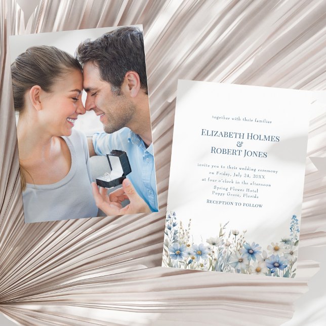 Boho Blue Watercolor Wildblommor & Photo Bröllop Inbjudningar (Boho Blue Watercolor Wildflowers & Photo Wedding Invitation on a sunny neutral dry palm leaf.)