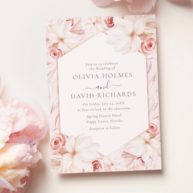 Boho Blush Rosa Blommig Bröllopsinbjudan Inbjudningar (Boho Blush Pink Floral Wedding Invitation on a table with pink roses.)