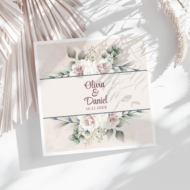 Boho Blush Rosa Rosor Anpassat Namn Bröllop Pappersservett (Boho Blush Pink Roses Custom Name Wedding Paper Dinner Napkins on a sunny white table.)