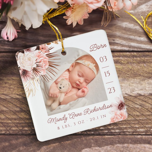 Boho Bohemian Rosa Blommigt Baby Birth Stats Photo Julgransprydnad Keramik (Boho Bohemian Pink Floral Baby Birth Stats Photo Ceramic Ornament)