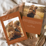 Boho Bröllop Tack Photo Minimalist Inbjudningar<br><div class="desc">Gratulera till kärlek och tacksamhet med budgetens Bröllop - Tack Cards, designat för att komplettera er minimalistiska bröllop firande. De här korten har ett foto på personligen både framifrån och bakåt och fångar upp de omhuldade stunderna på din speciella dag. Eleganten, handskrivet kursivt skript, typografi tillför en del modern sofistikering...</div>