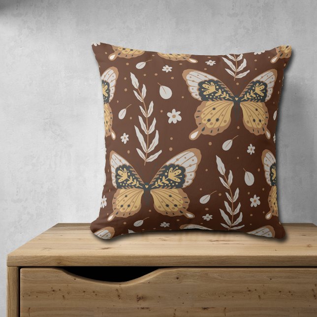 Boho Butterfly Löv Mönster på Brown Kudde (Skapare uppladdad)