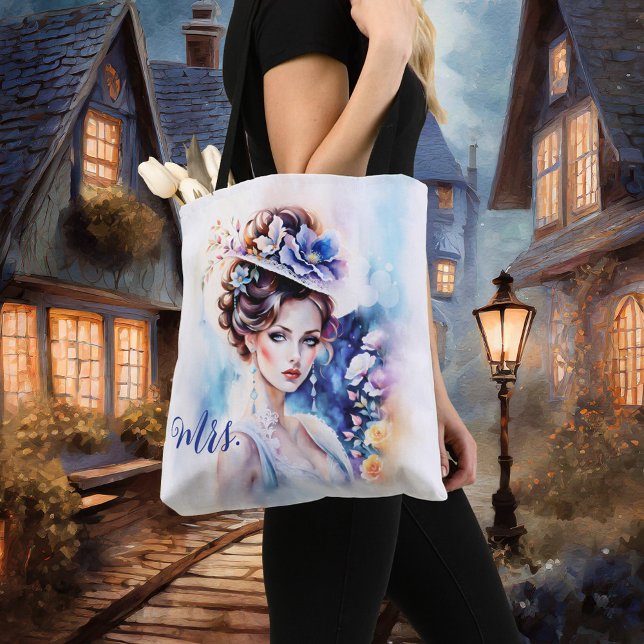 Boho Chic Artistic Watercolor Mrs Bröllop Tygkasse (Elegant tote bag featuring a watercolor painting of chic lady wearing a hat with flowers - bride)