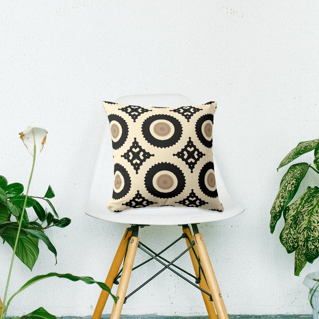 Boho Chic Black & Beige Geometric Mönster Kudde (Skapare uppladdad)