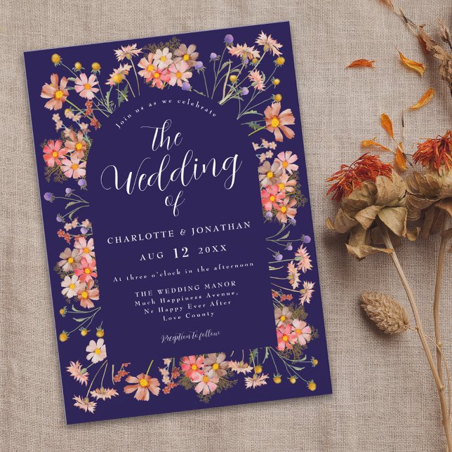 Boho Chic Blommigt Arch Fall Wedding Inbjudningar (Elegant boho rustic floral navy blue fall wedding invitation Modern script watercolor wild flowers )