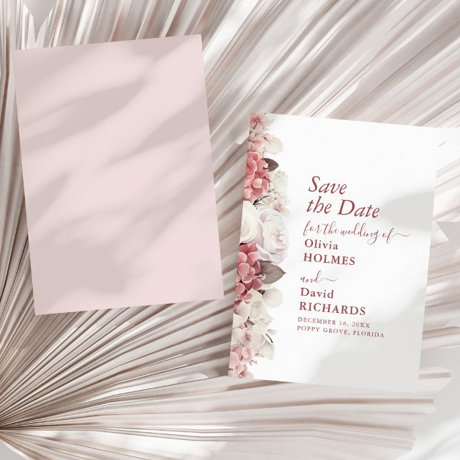 Boho Chic Dusty Ro Hydrangea Bröllop Spara Datumet (Boho Chic Dusty Rose Hydrangea Wedding Save The Date on a sunny neutral dry palm leaf.)