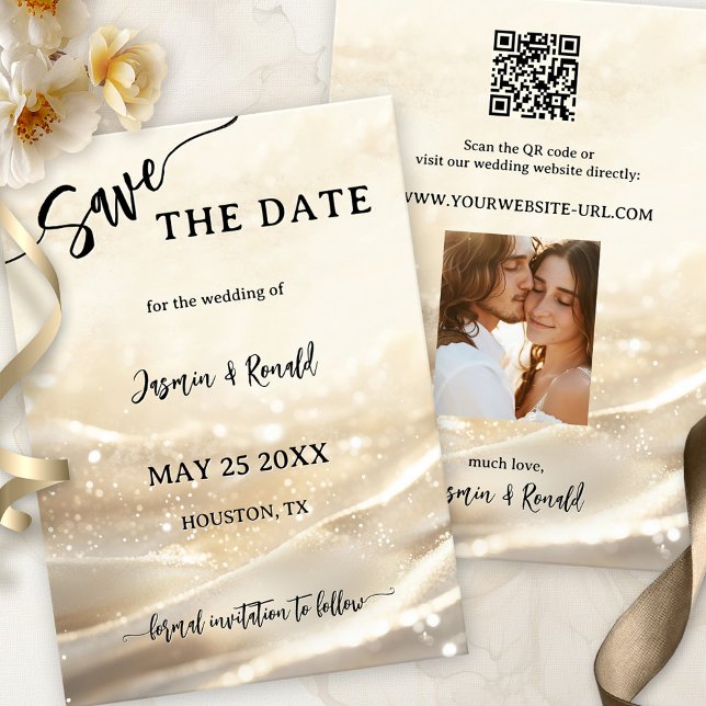 Boho Chic Guld-mousserande foto Spara datumkort Spara Datumet (Boho chic wedding Save the Date card featuring an elegant gold glitter design with sparkling lights)