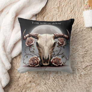 Boho Chic Watercolor Romantic Blommigt Cow Skull Kudde