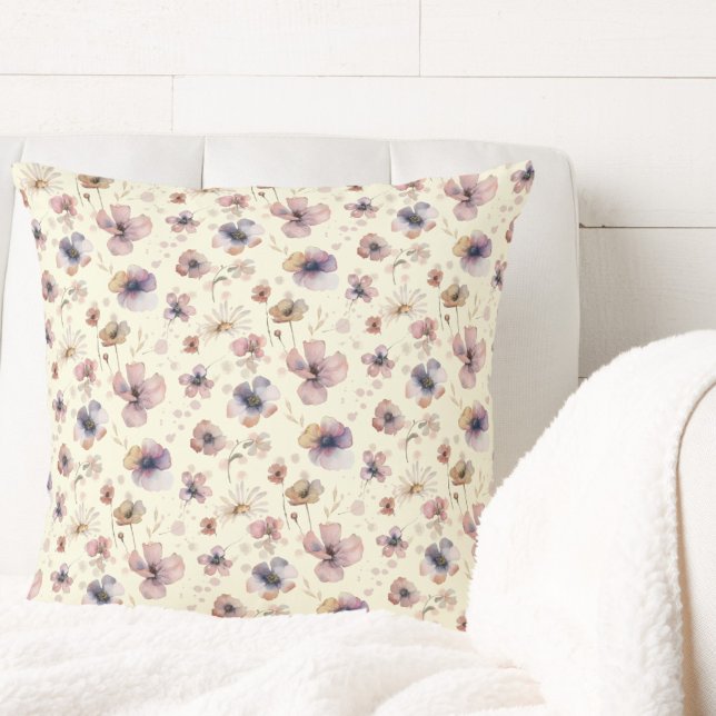 Boho Cream Blush Vattenfärg Vildblomma Kudde (Skapare uppladdad)