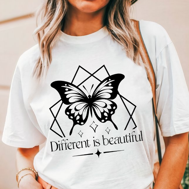 Boho Different är en vacker svart fjäril T Shirt (Skapare uppladdad)