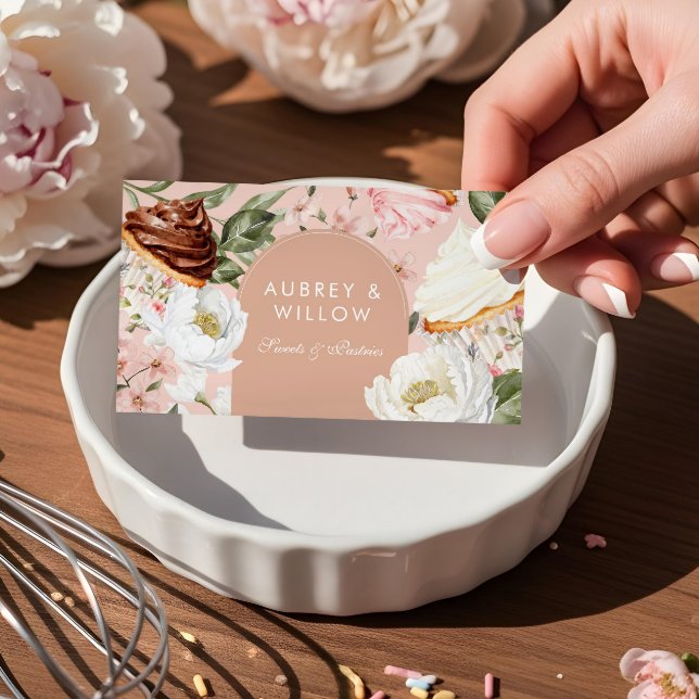 Boho Elegant Blommig Vattenfärg Cupcake Bageri Visitkort (Boho Elegant Watercolor Floral Cupcake Bakery Business Card)